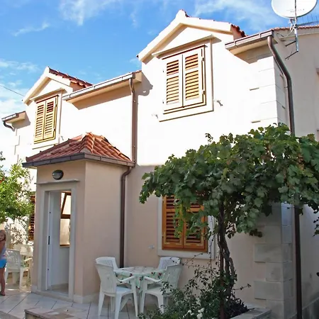Apartments With A Parking Space Supetar, Brac - 6037