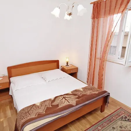Apartment Apartments With A Parking Space Supetar, Brac - 6037