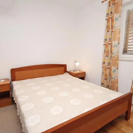 Apartments With A Parking Space Supetar, Brac - 6037 Apartment